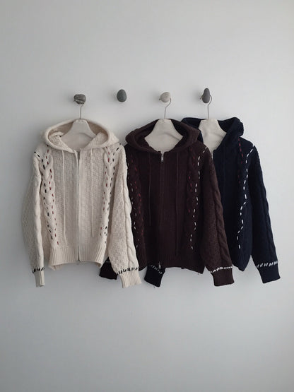 // 特別織紋撞色線麻花連帽CD