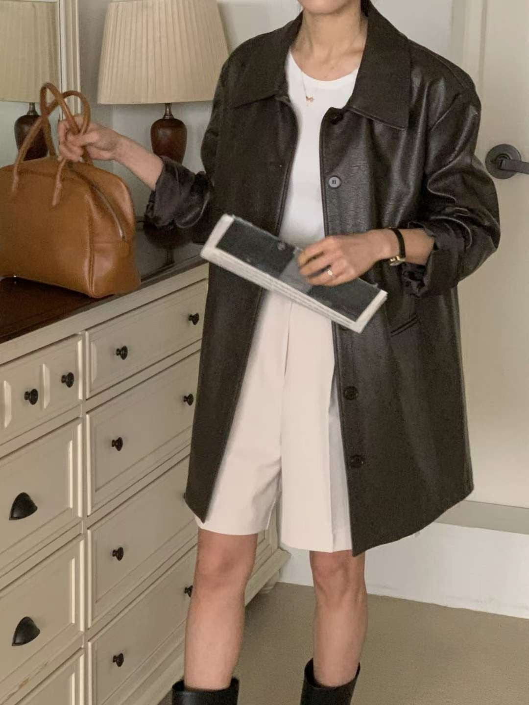 // 連腰帶中長款翻領啞光彷皮外套