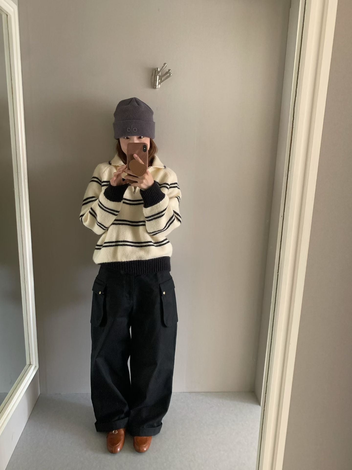 // 撞色間條邊半拉鍊毛衣