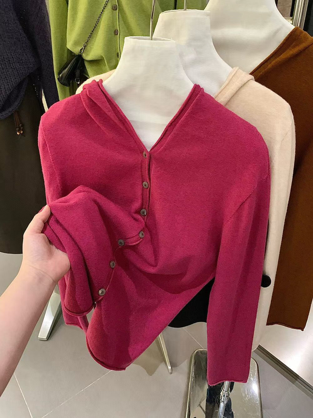 // 顏色美美的連帽薄針織外套