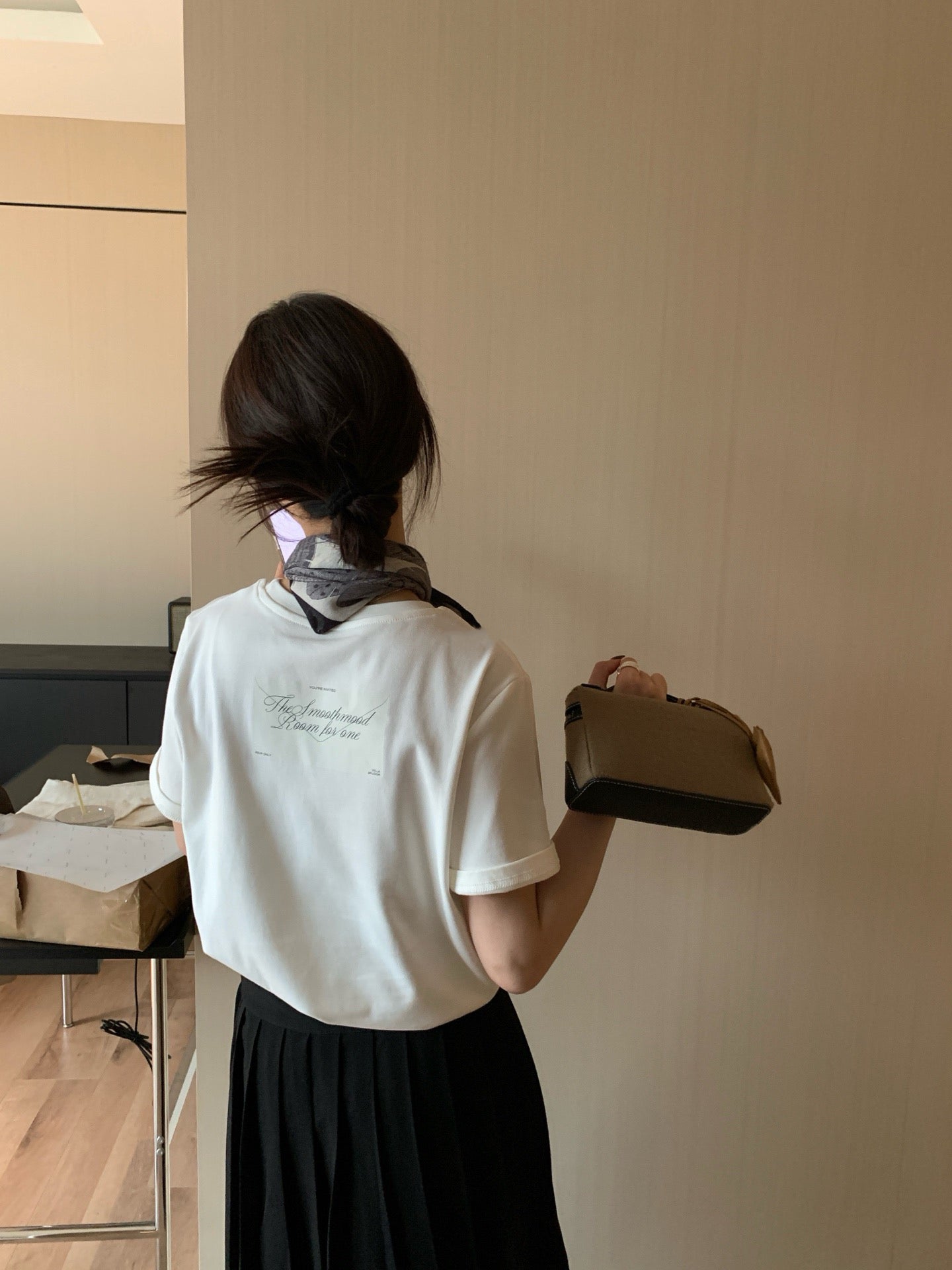 // 後字母拼色正面素色TEE