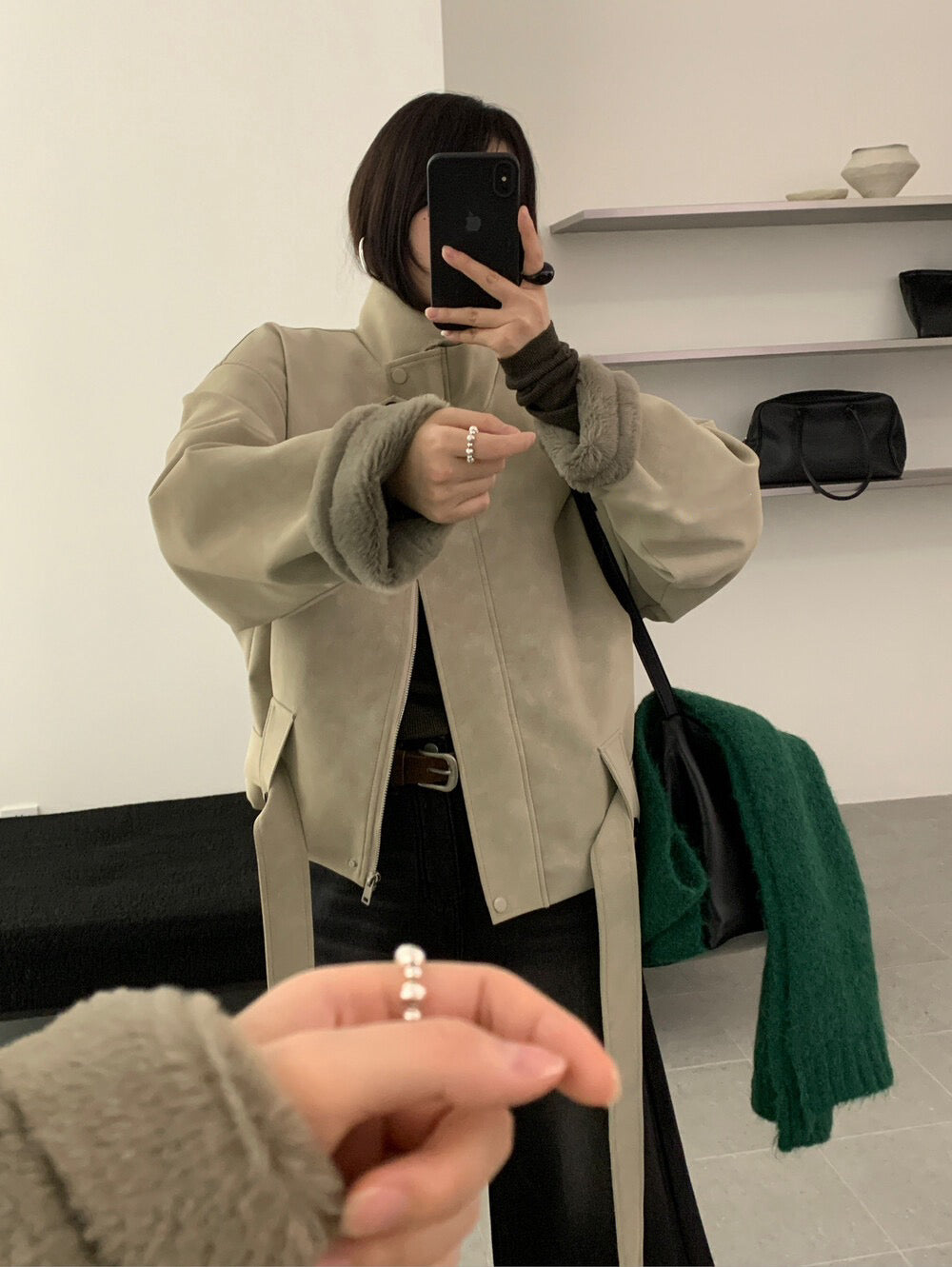 // 版型超好的拼毛毛底蛋白皮外套￼