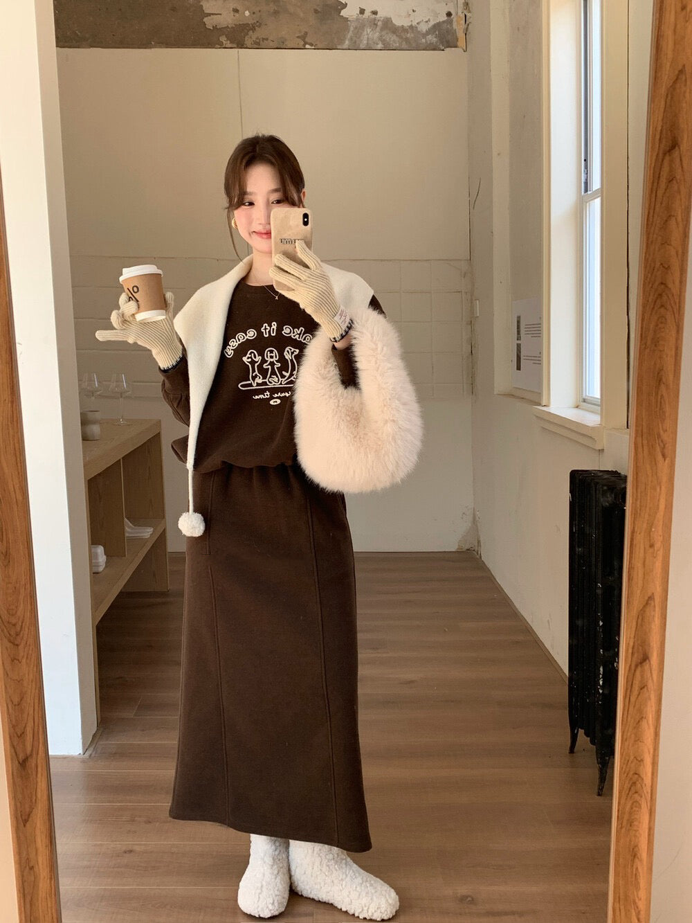 // 可愛刺繡圖案加絨衛衣+中裙套裝(連針織披肩)