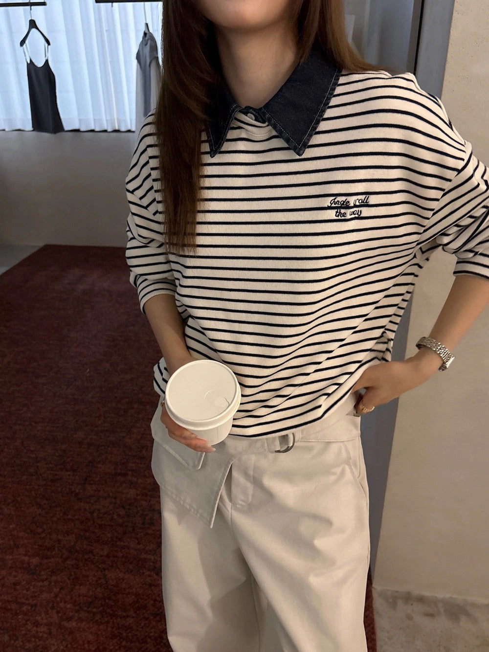 B195 / 小刺繡字連可拆領子間條TEE
