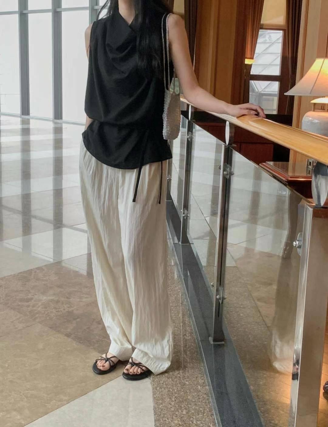 // 垂垂領口silky連腰帶背心