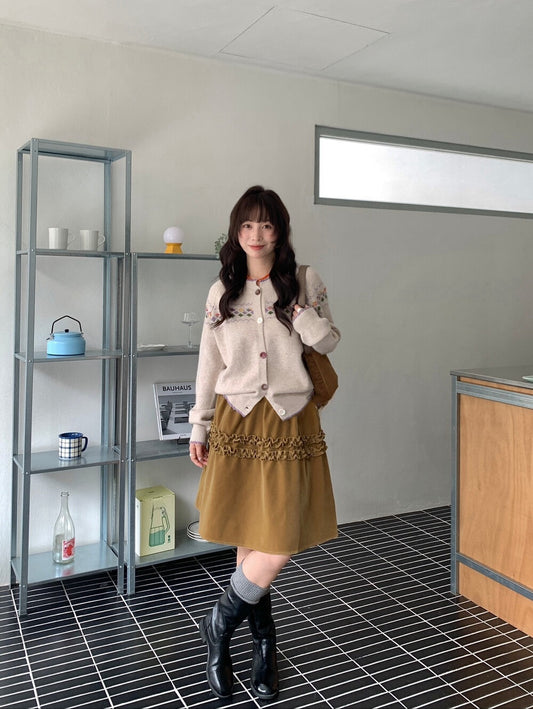 // 絲絨木耳花邊微A字五分裙