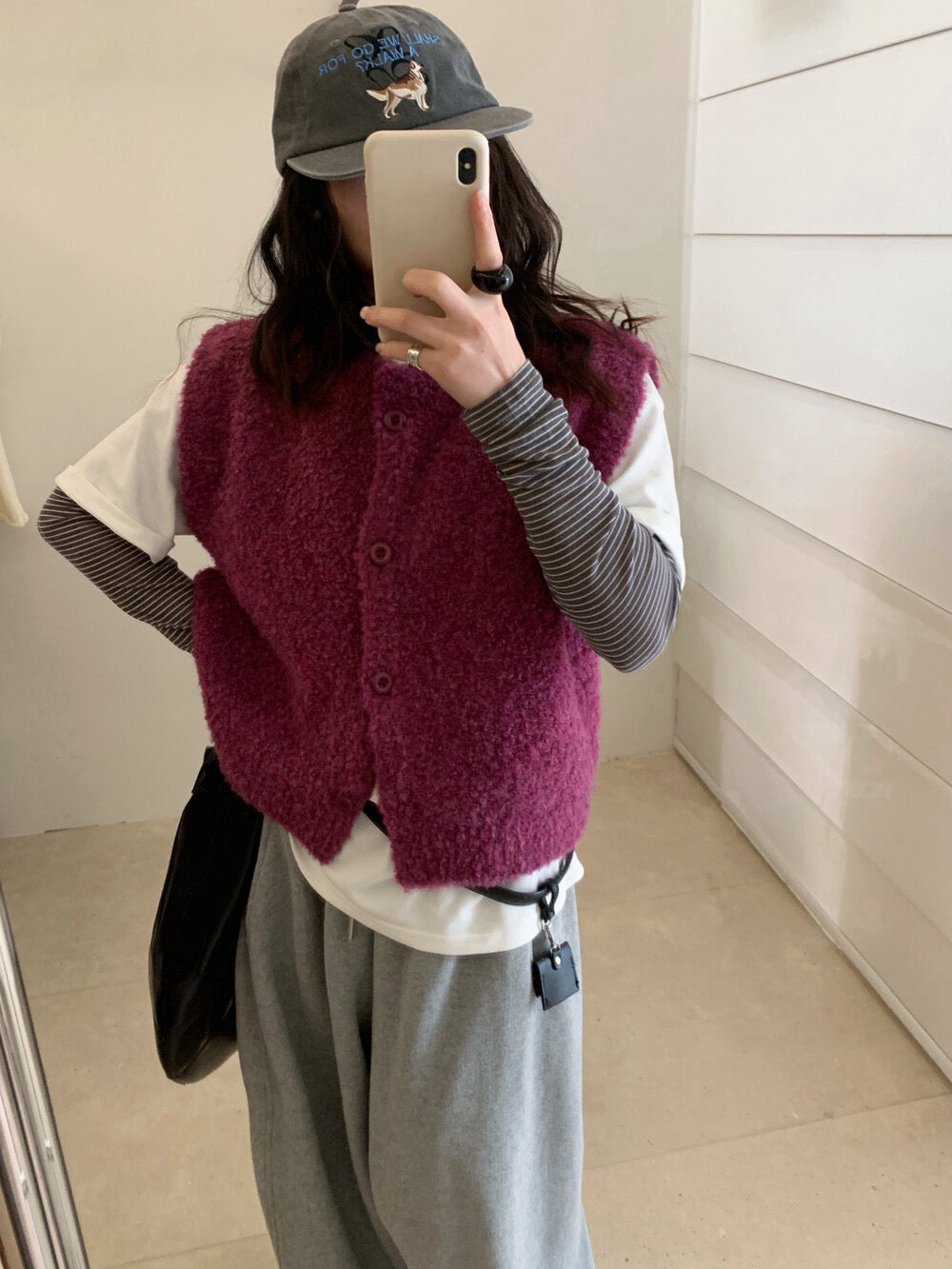 // 可愛感圈圈毛鈕扣背心馬甲￼