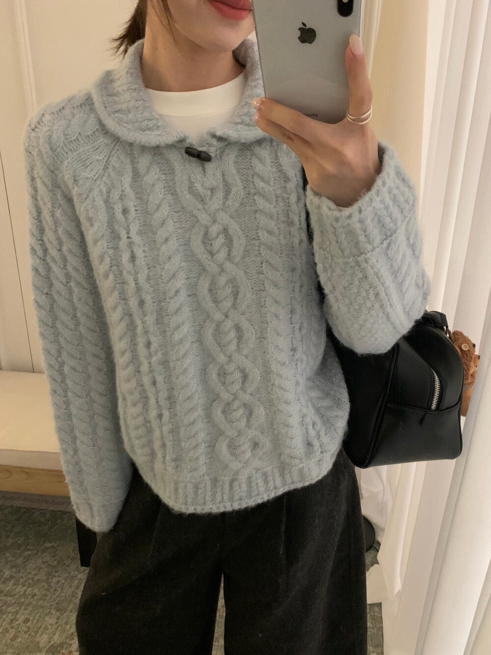 // 20%wool牛角鈕領口圓翻領麻花毛衣