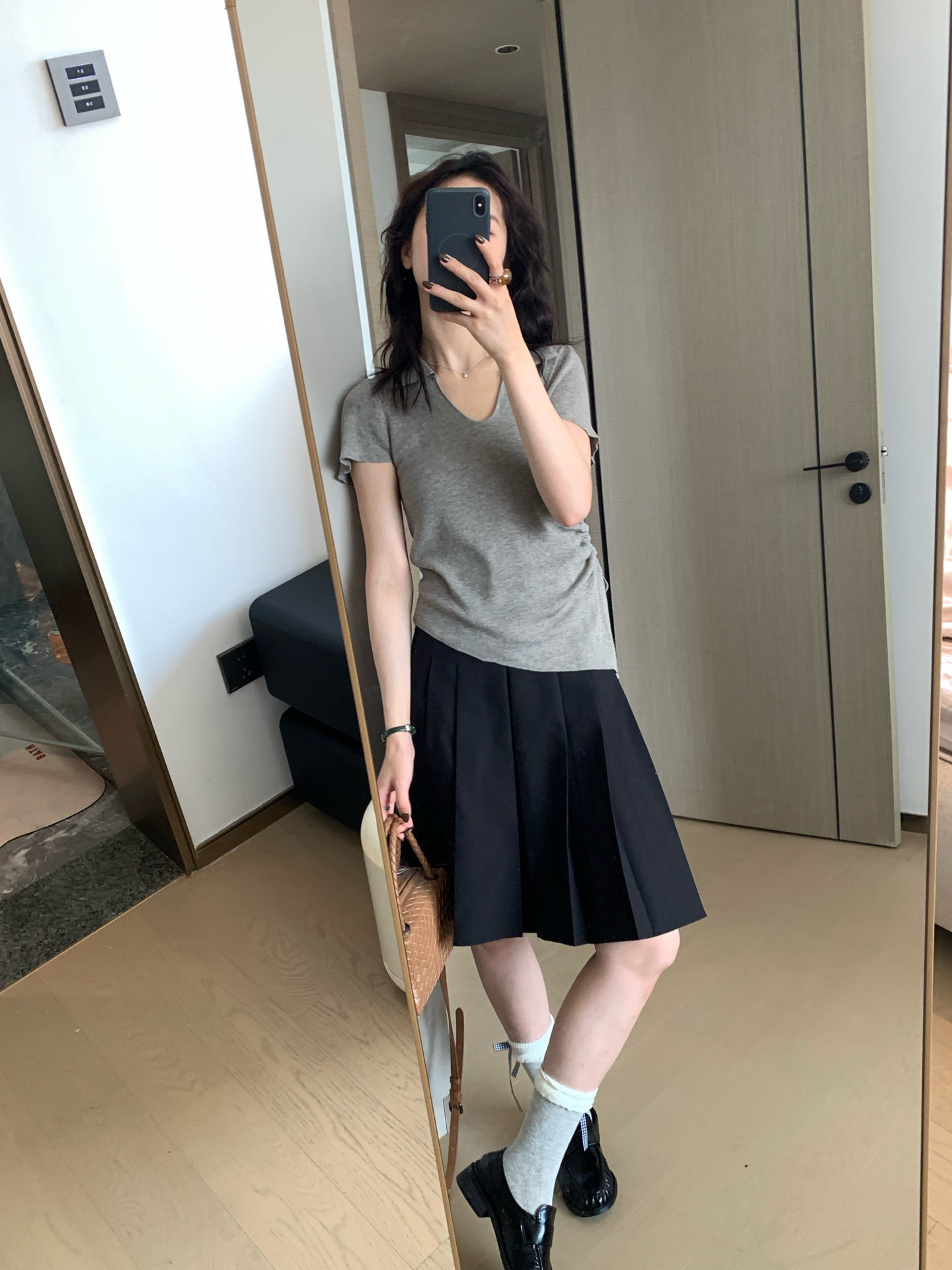 // 側束腰開叉小v翻領NT