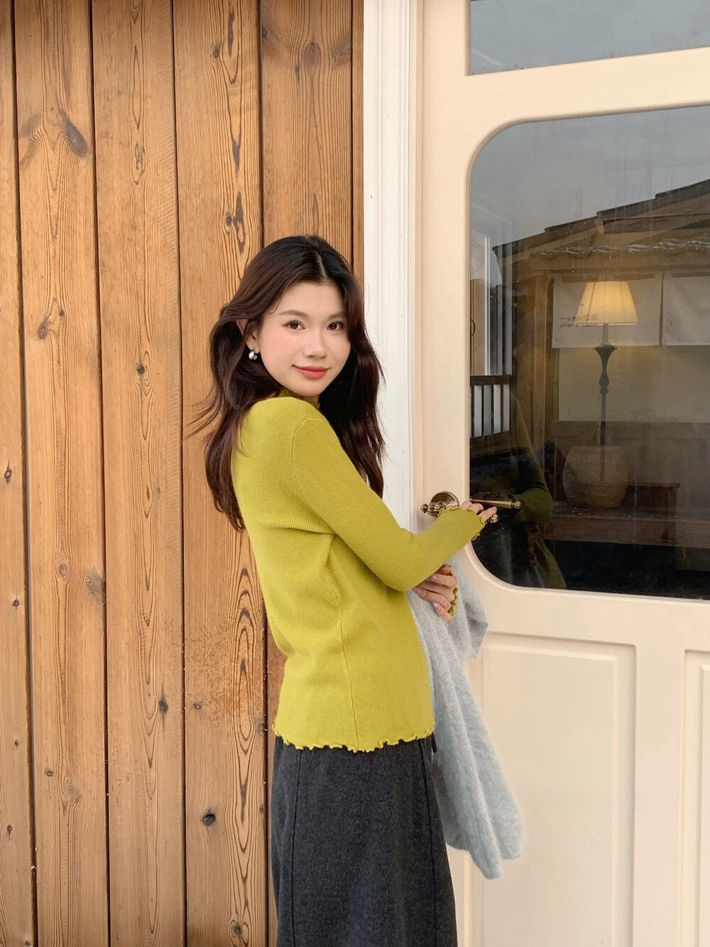 // 人手一件卷卷邊半領針織NT