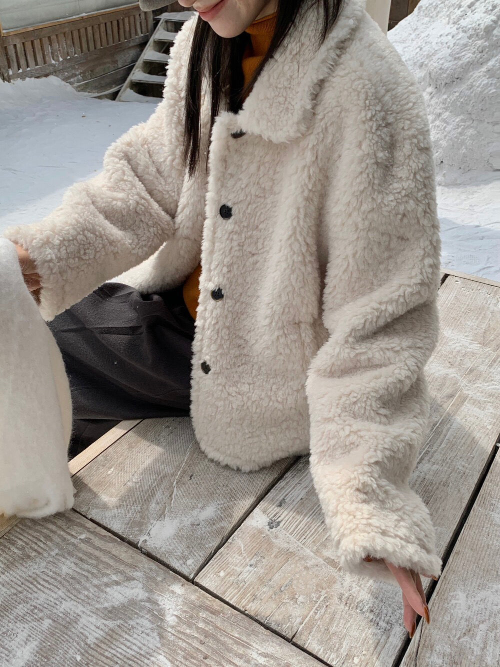 // 減齡款皮毛一體翻領毛毛外套