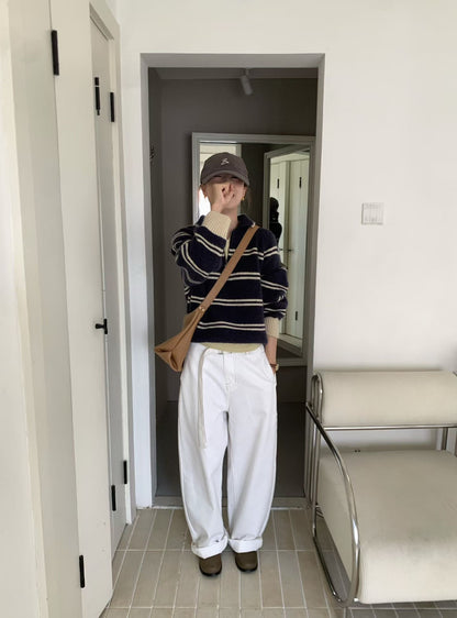 // 撞色間條邊半拉鍊毛衣