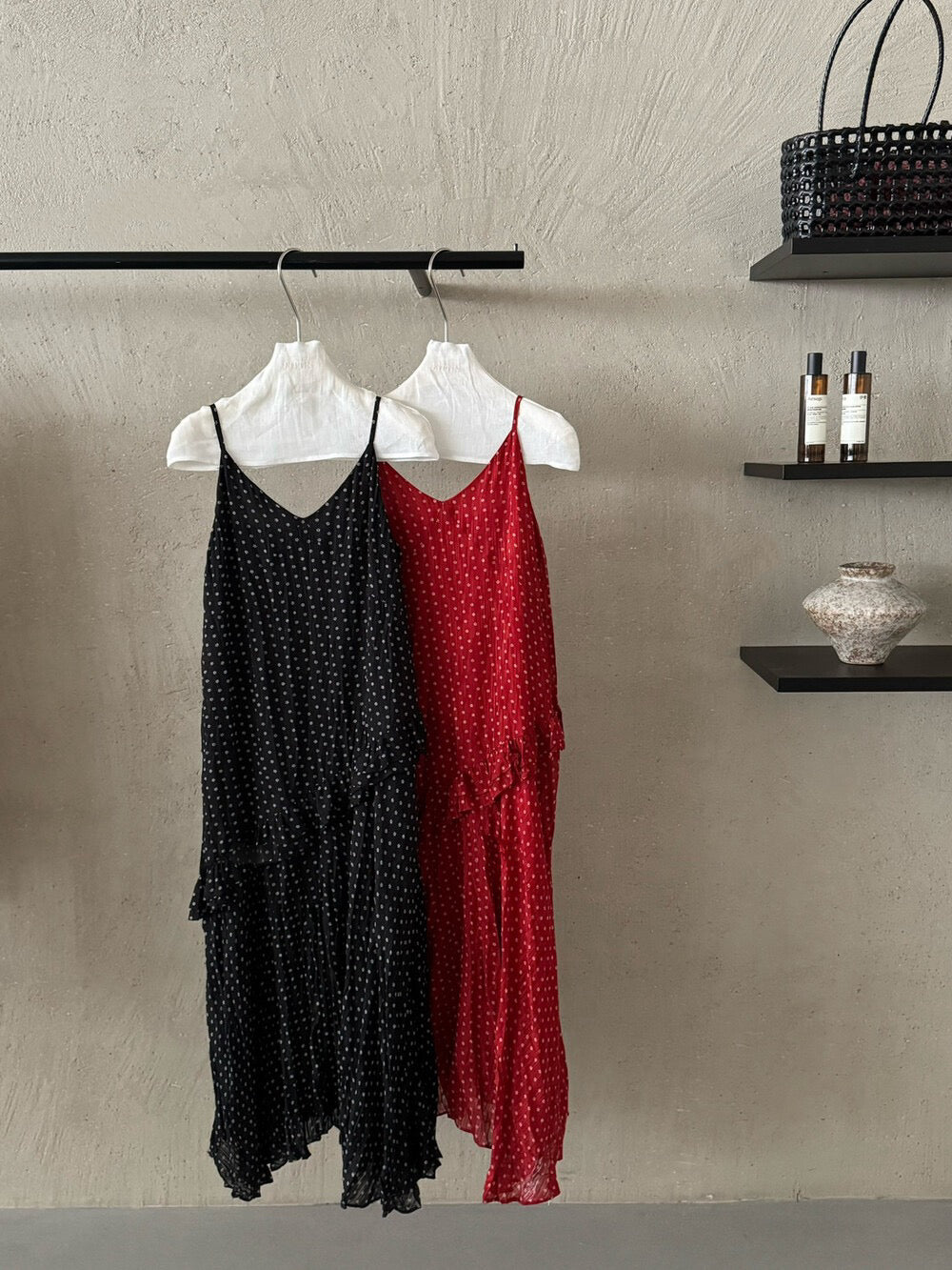 // 春日小碎花荷葉邊吊帶OPS