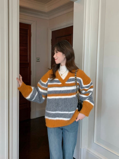 // 復古配色落日橘間條V領毛衣