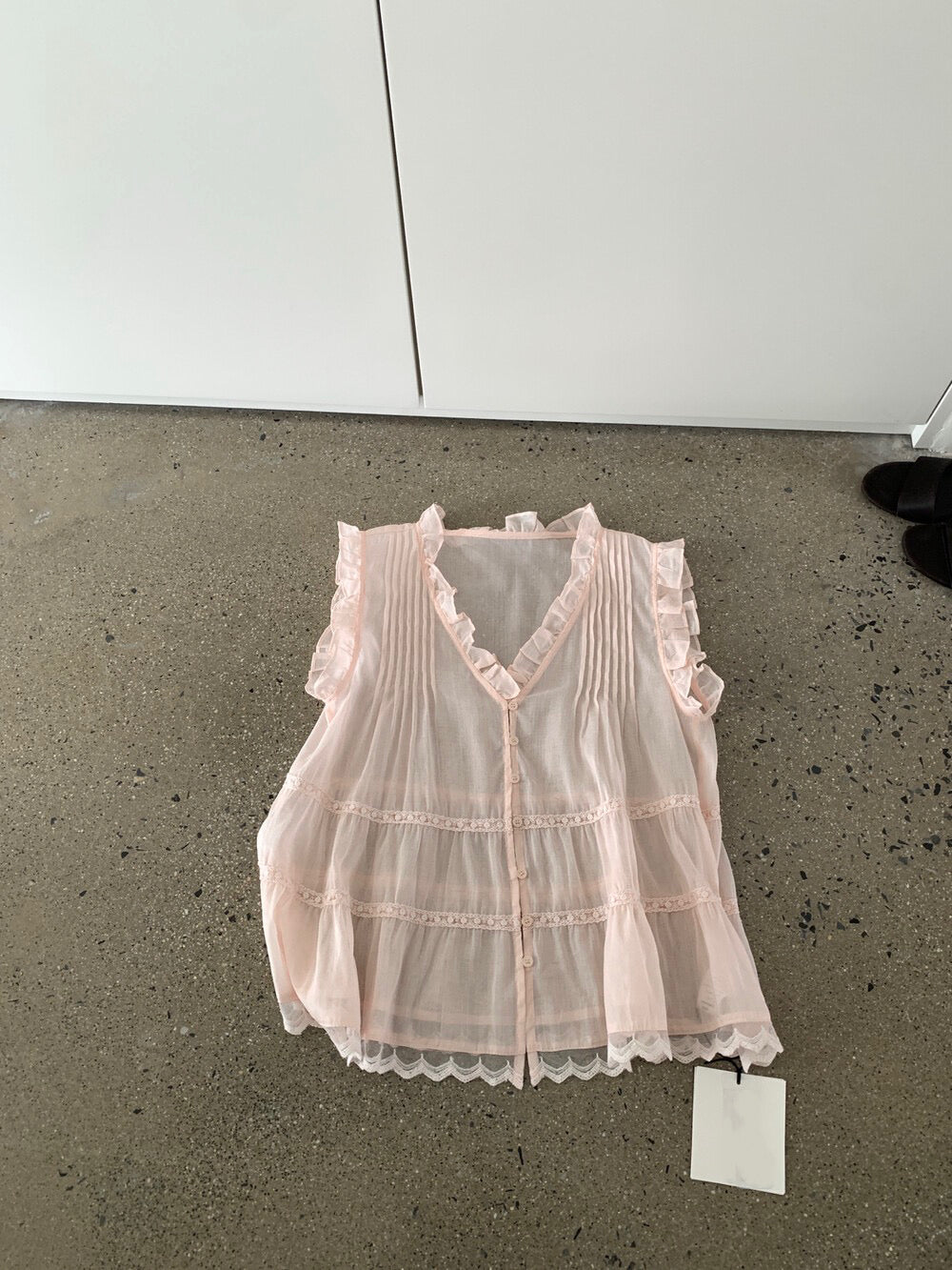 // 壓褶lace邊腳荷葉邊領排扣背心BL