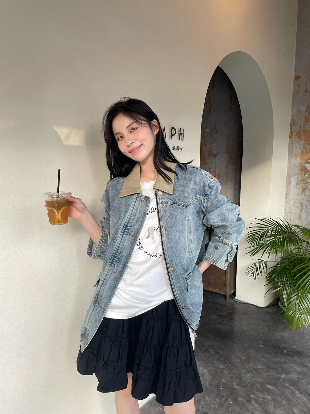 👒 拼色領復古感洗水牛仔外套