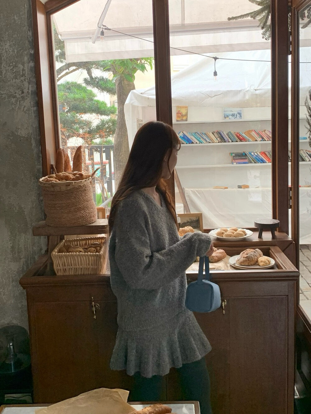 // 慵懶感V領毛衣+荷葉腳短裙套裝