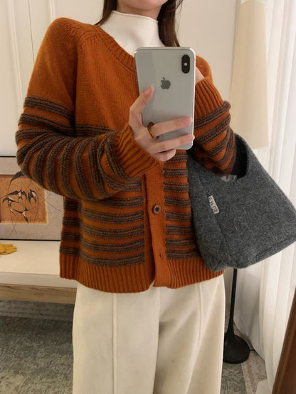 // 100%羊毛立體鈎線半間CD