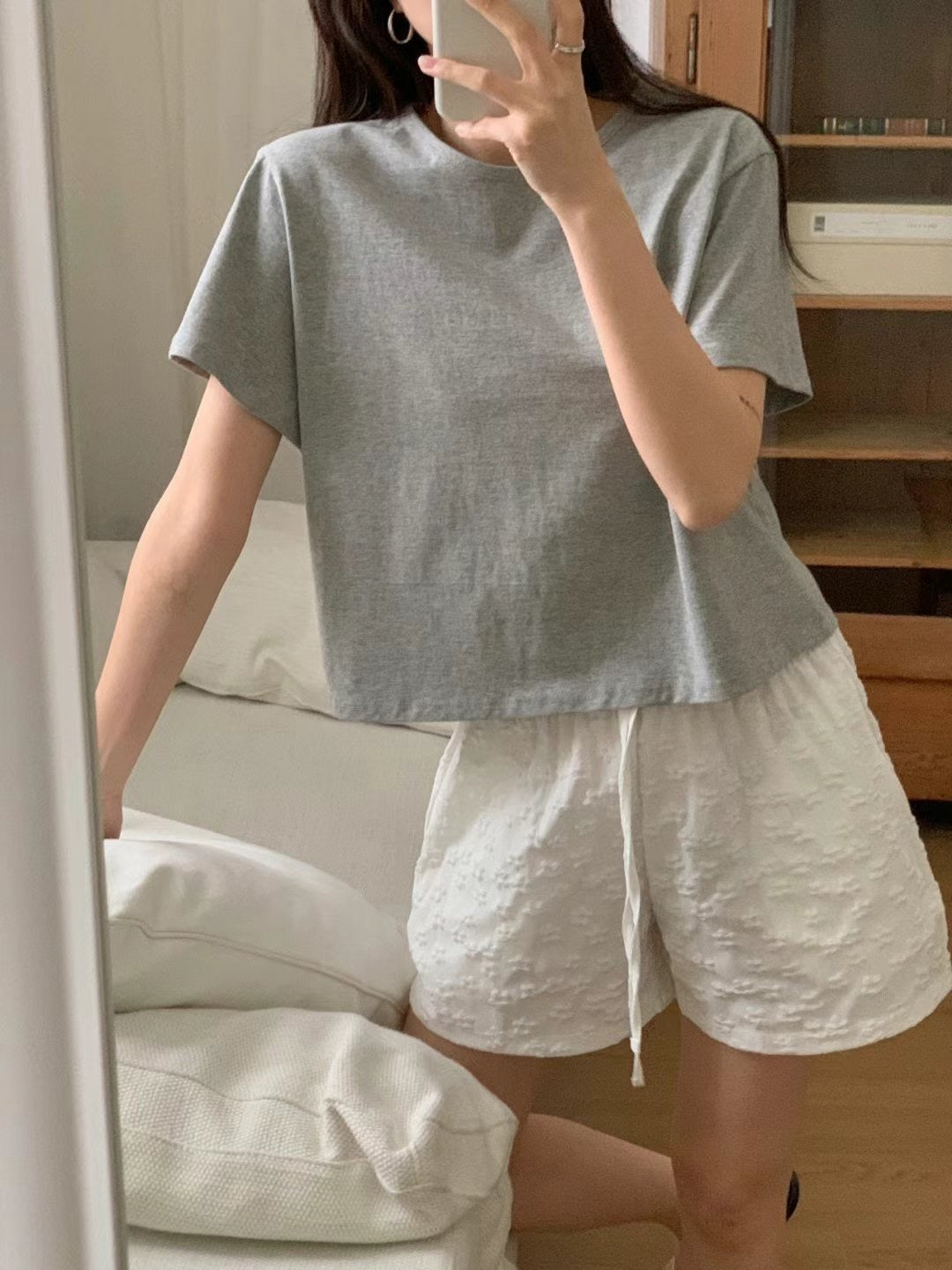 // 100%棉質中短款素TEE