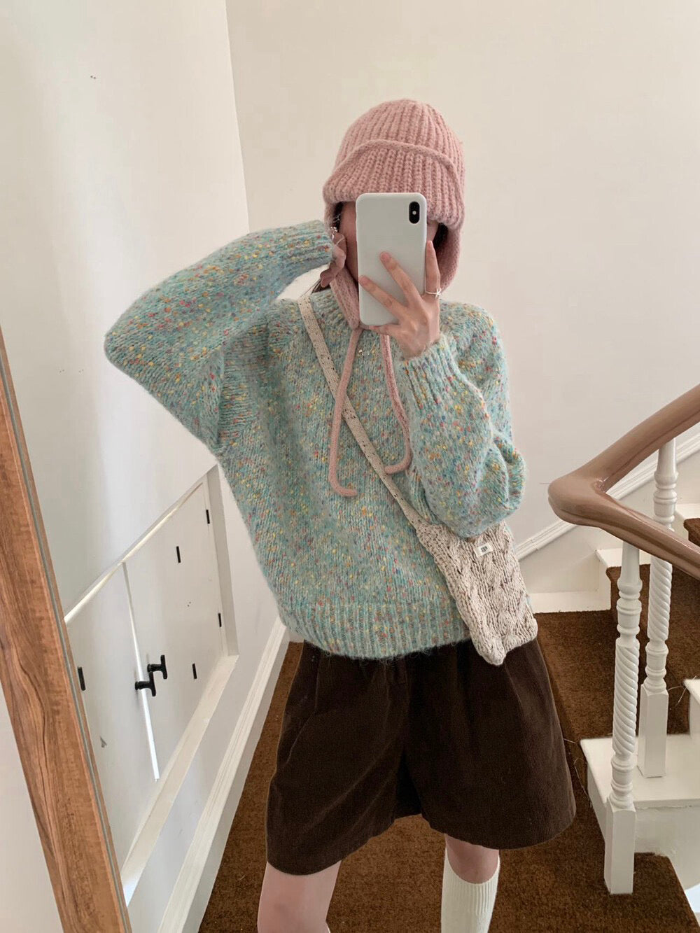 // 一眼看中的彩線圓領毛衣