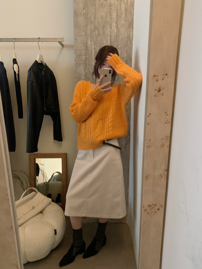 // 馬海毛麻花V領毛衣