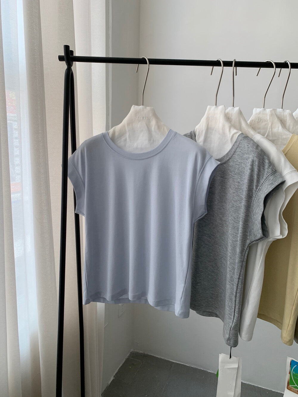 // 遮肩小飛袖lyocell棉TEE