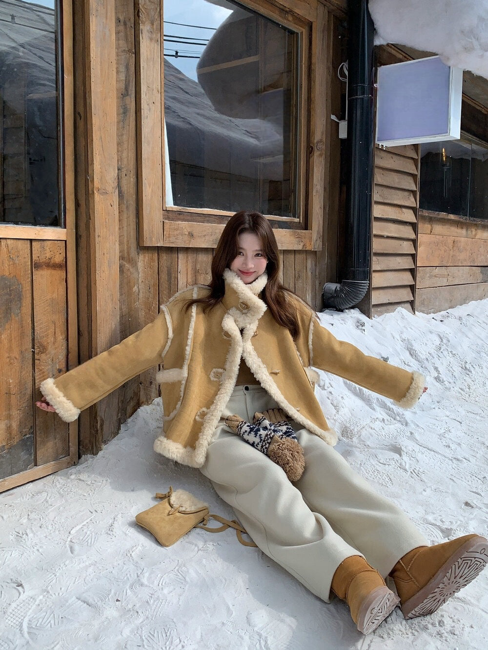 // 皮毛一體麂皮絨牛角鈕外套(連袋仔)