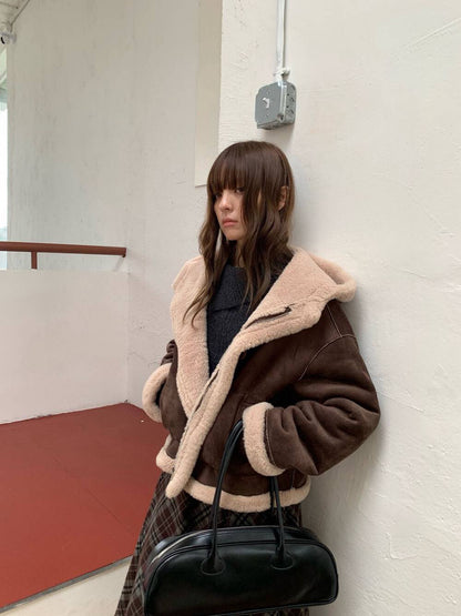 // 復古感皮毛一體連帽牛角鈕外套