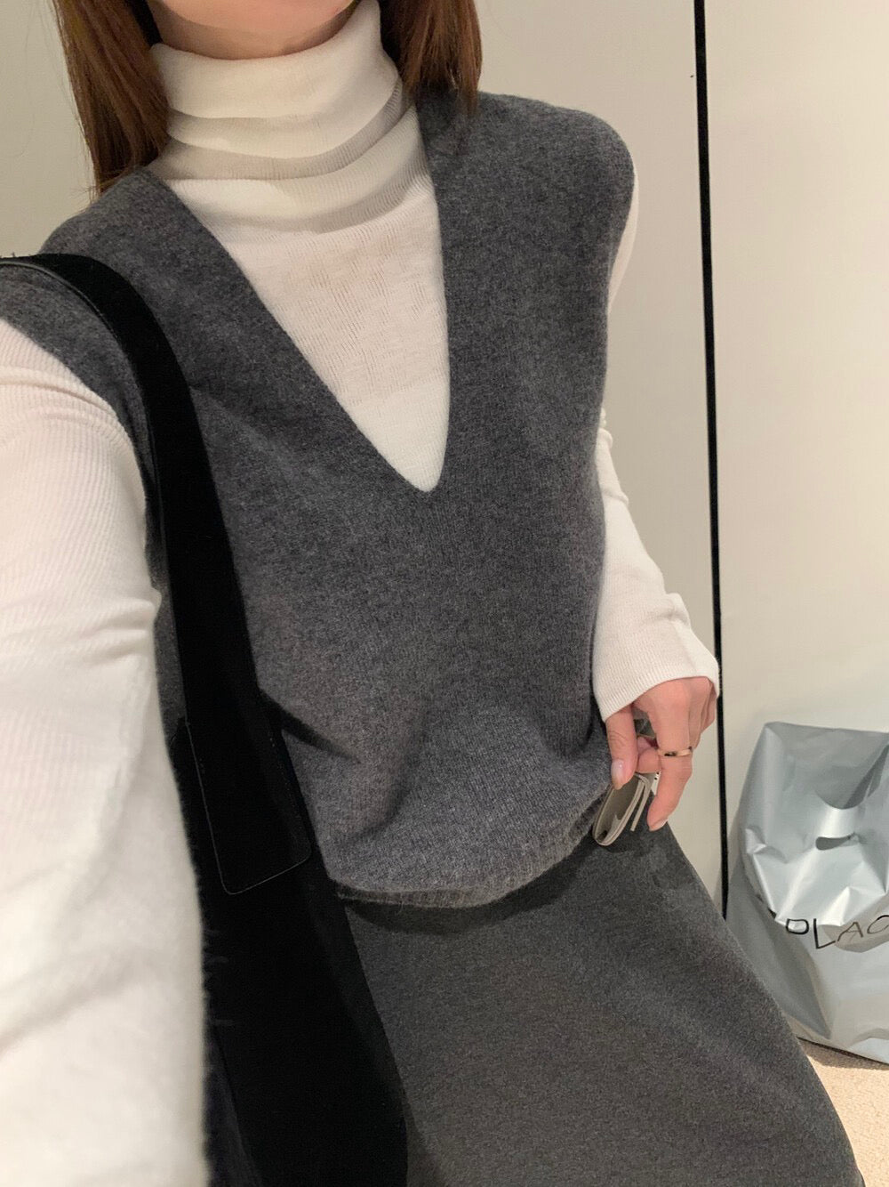 // 無縫一體疊穿必入深v 100%羊毛背心