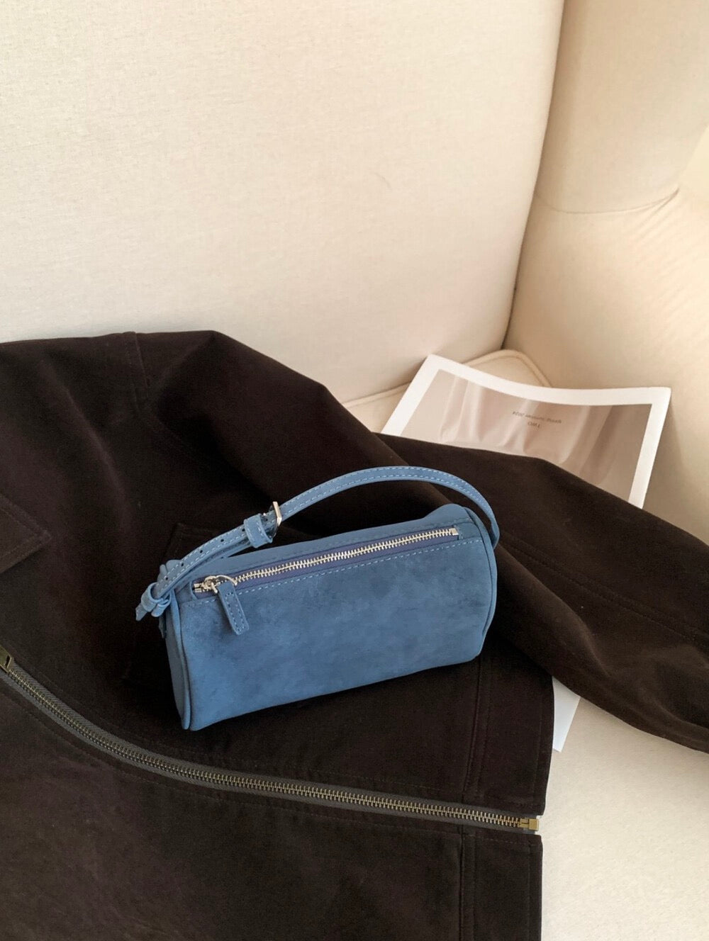 Nov. Part 3贈品🌟滿額$1200送簡約猄皮絨圓筒袋￼