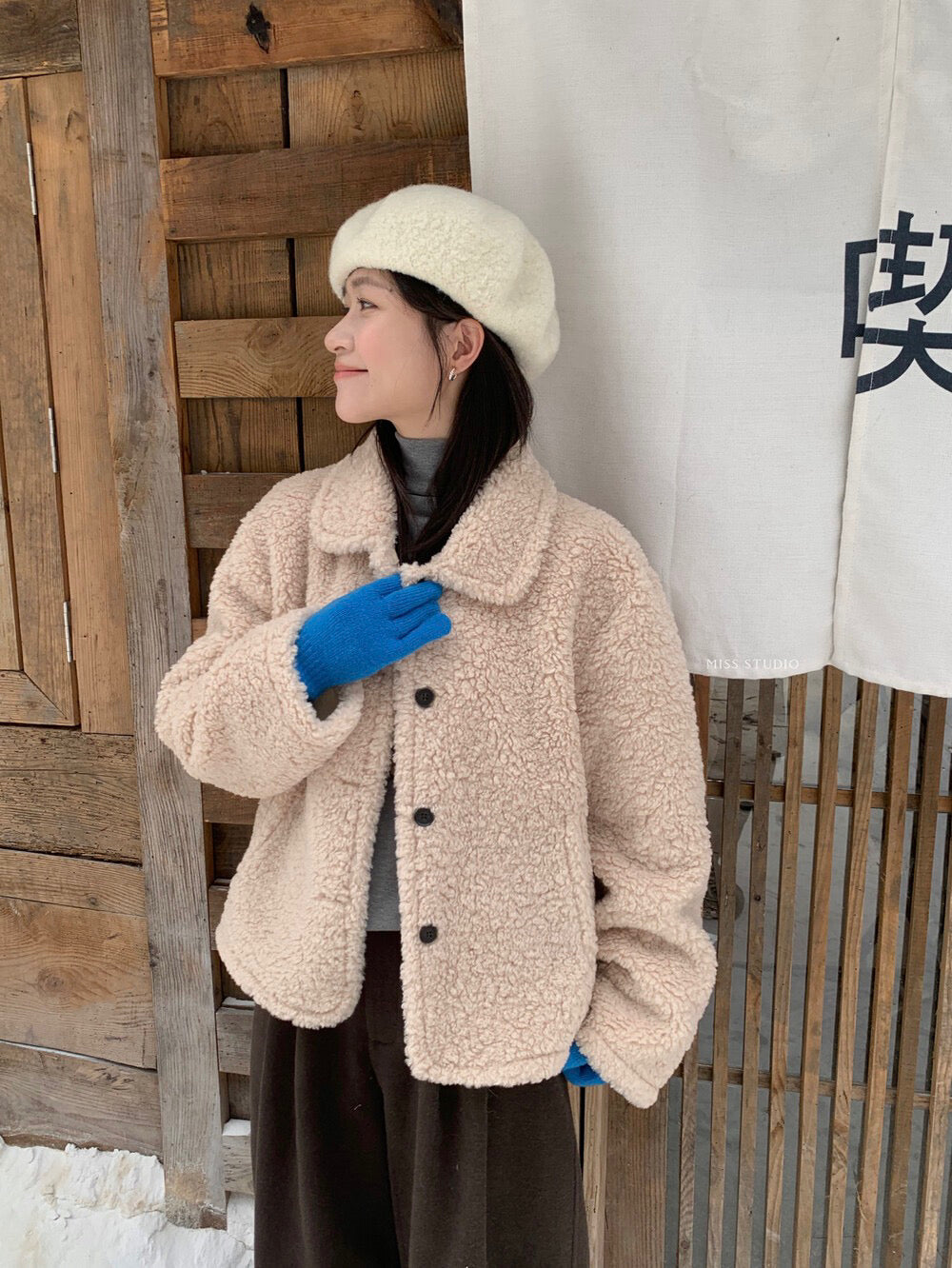 // 減齡款皮毛一體翻領毛毛外套