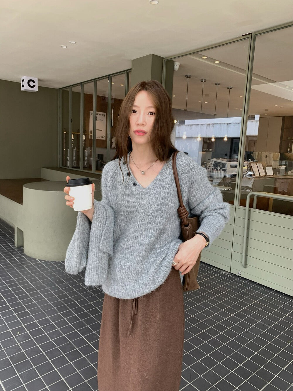 // 慵懶領邊鈕扣設計連頸巾毛衣