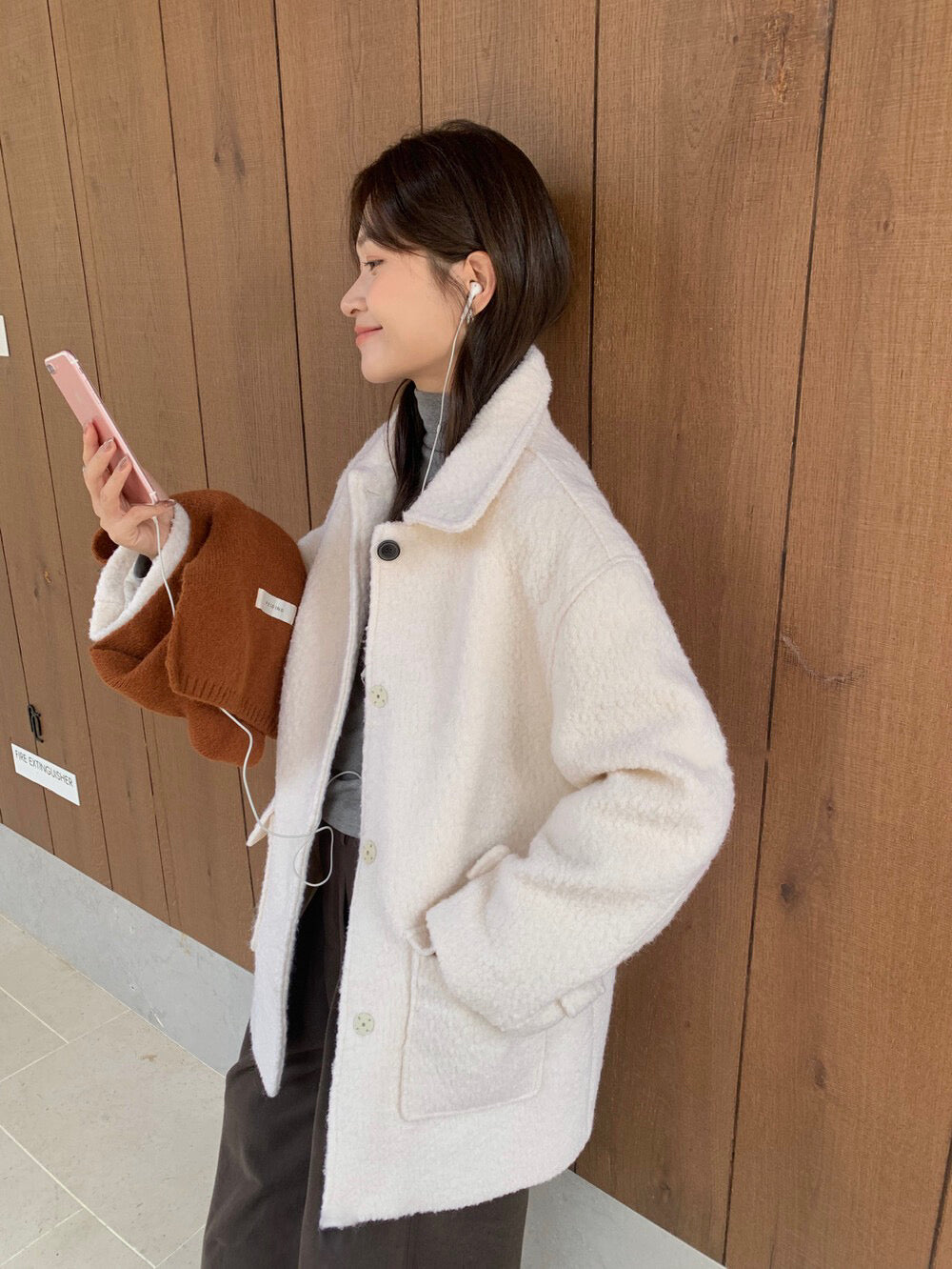 // 70%羊毛簡約翻領中長外套