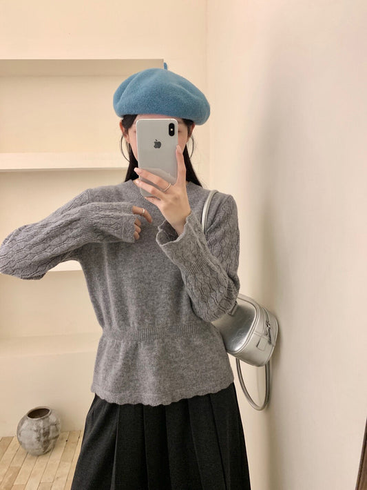 // 100%綿羊毛鈎花微喇叭袖修腰NT