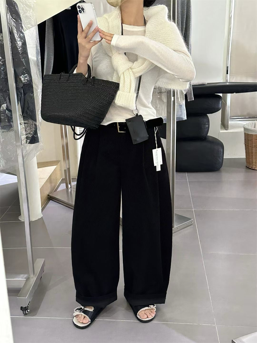 // 連絨面腰帶壓褶燈芯絨褲