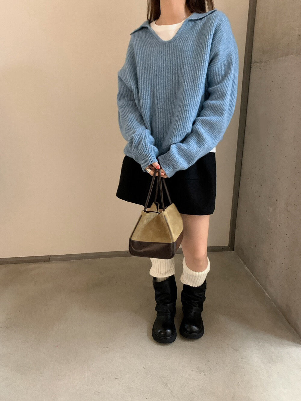 // 100%羊毛極軟糯小V翻領毛衣