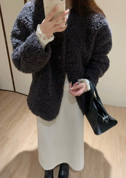 // 經典V領毛毛外套