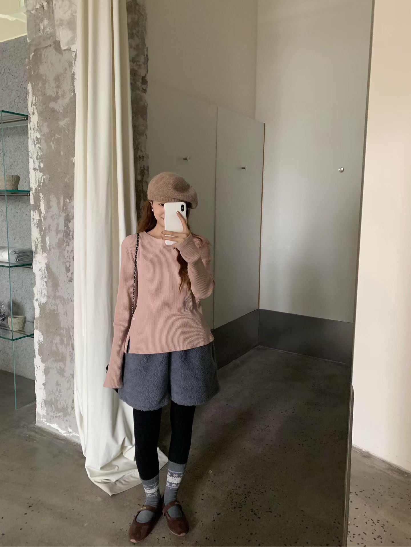 // 超顯瘦直坑紋側開鈕TEE