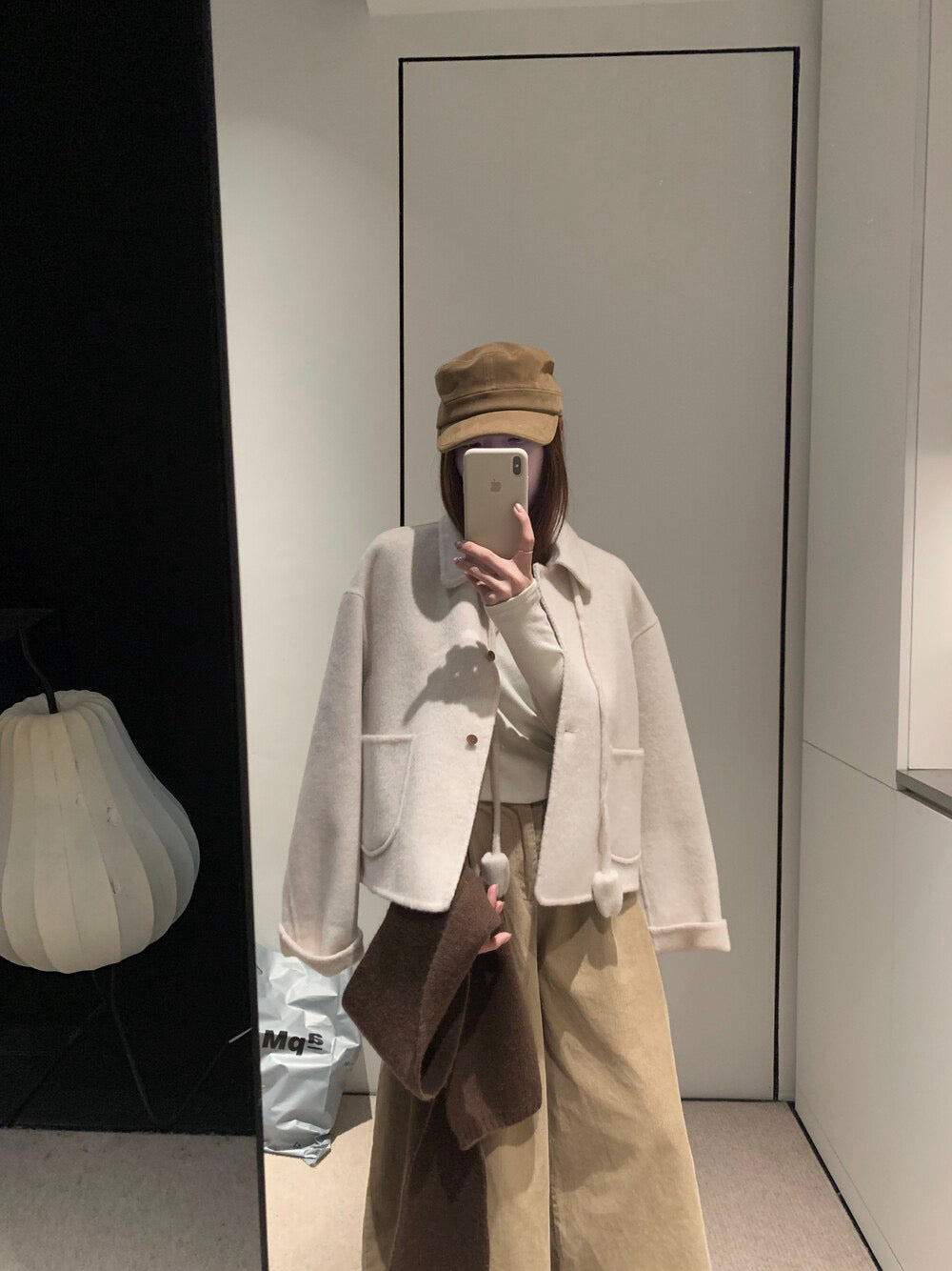 // 100%wool翻領雙口袋短款雙面手工羊毛外套(連頸繩掛飾)