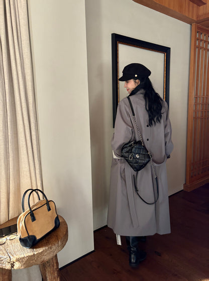 // 背後鈕扣設計翻領長款trench coat