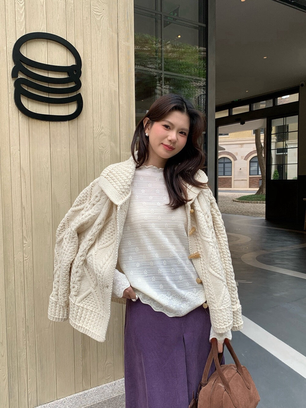 // 重工麻花牛角鈕翻領CD