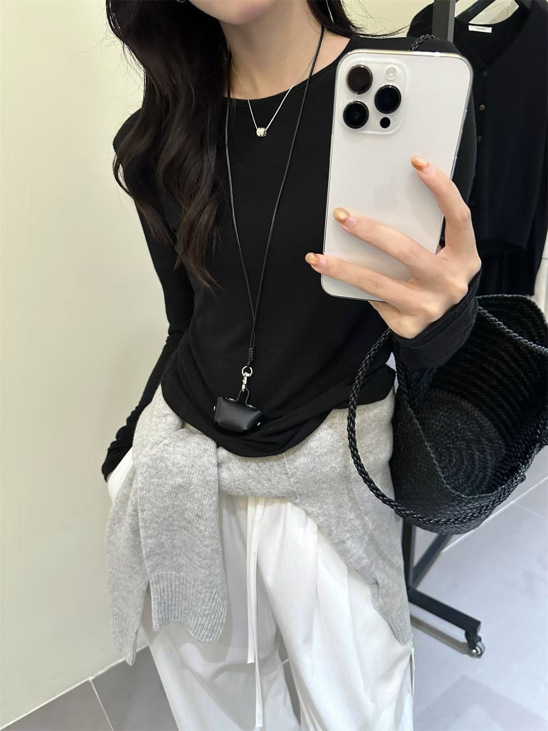 // 超親膚羊絨感多色TEE