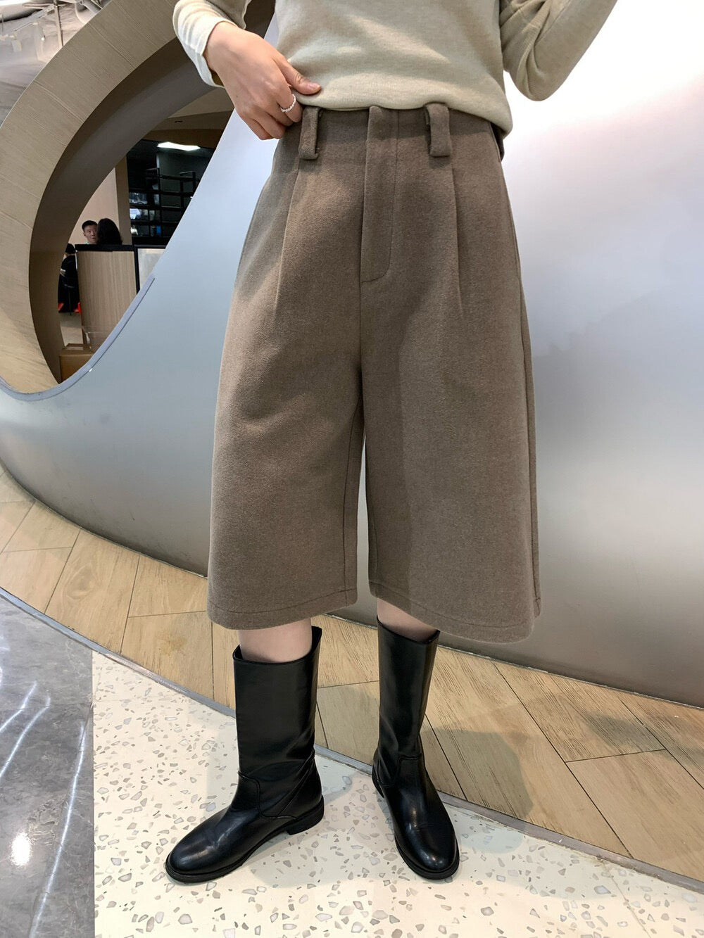 // 高腰款壓褶七分毛呢褲