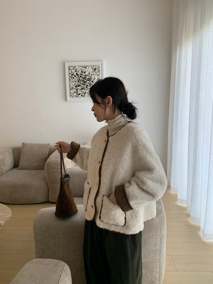 // 袖口翻邊拼lace包邊毛毛外套