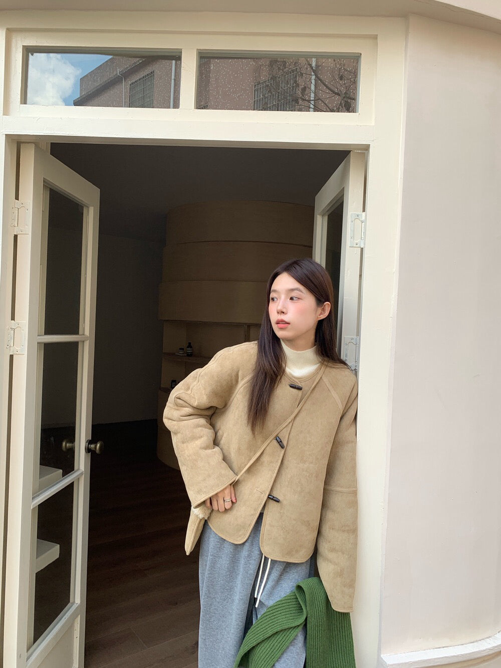 // 100%羊毛皮毛一體牛角鈕外套(連袋仔)