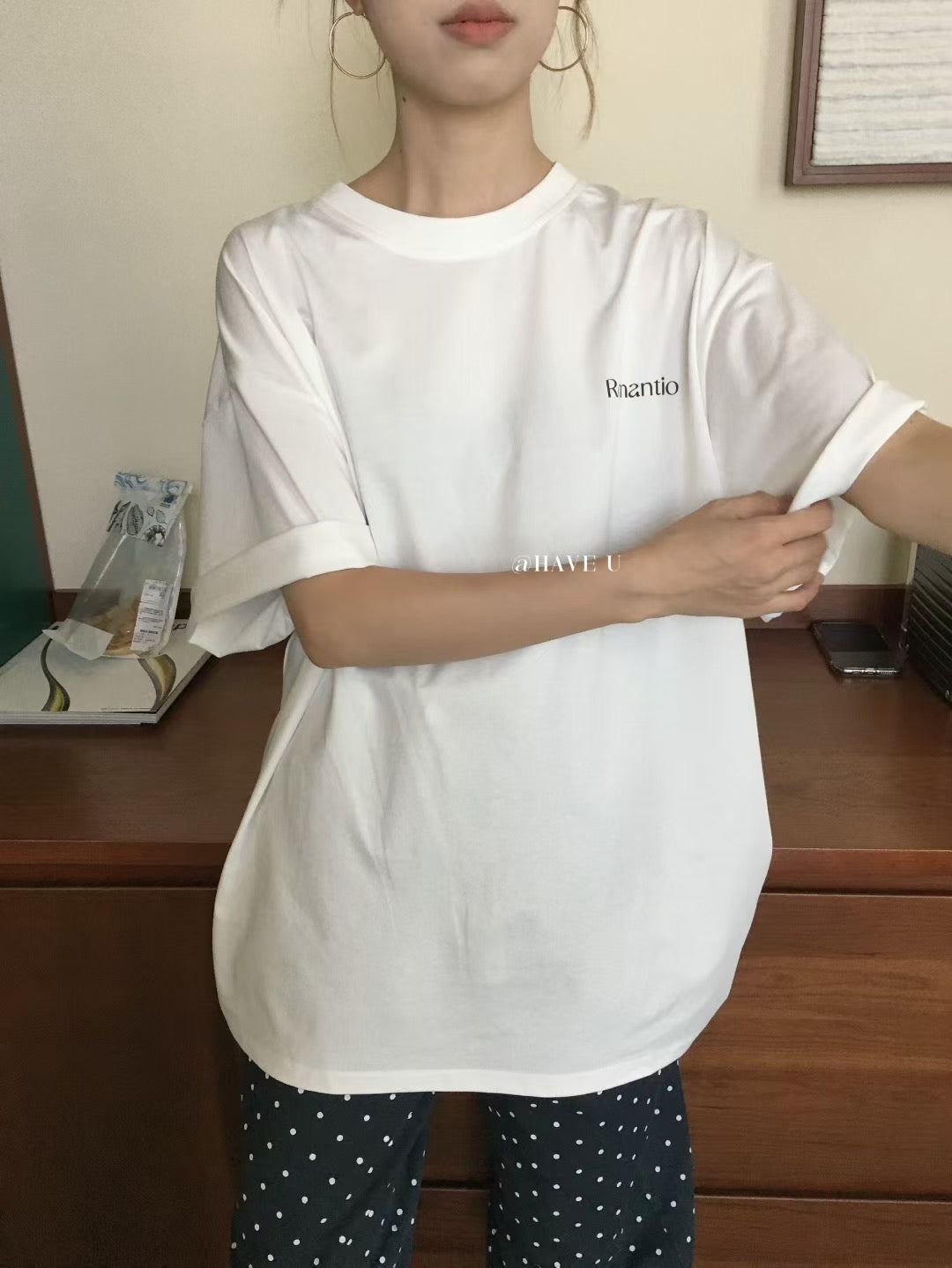 // 背後玫瑰圖案寬鬆TEE