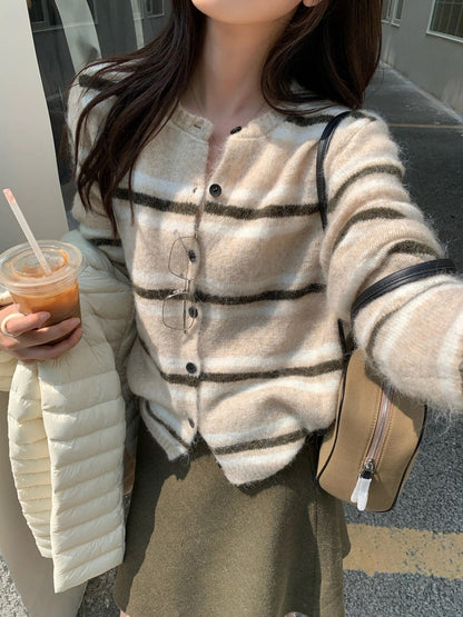 C79 / 軟糯感間條圓領針織外套(7%WOOL)