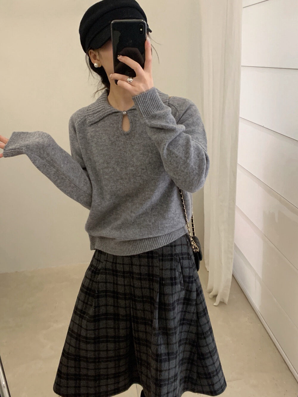 // 100%綿羊毛小鈕扣鏤空翻領NT