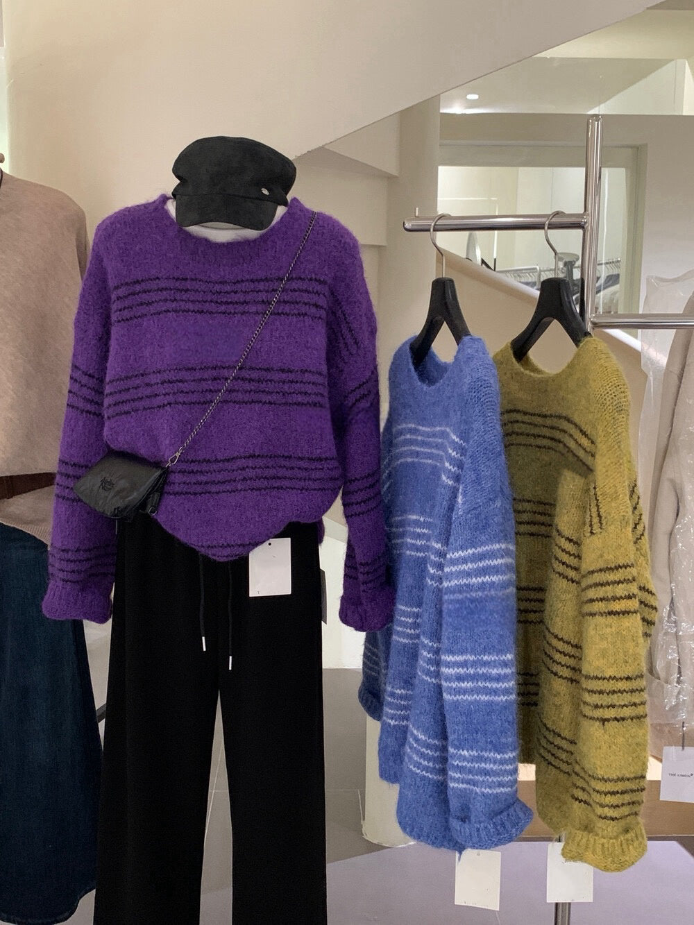 // 特別色系間條軟糯毛衣