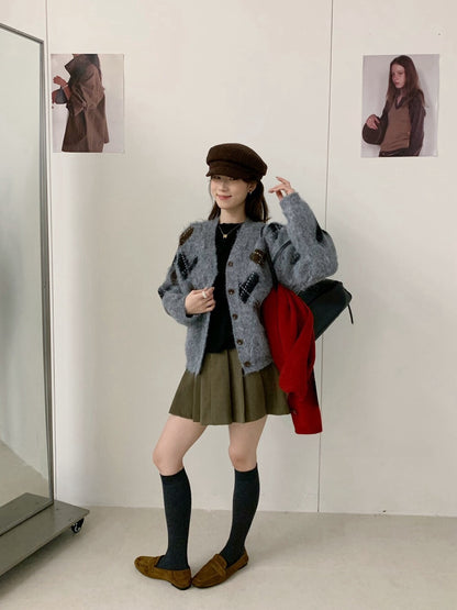 // 超美心心菱格V領CD